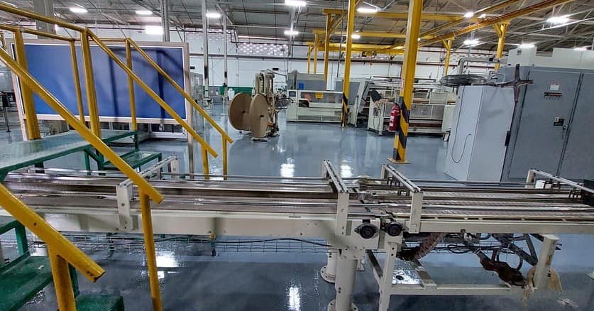 Fábrica con piso epóxico Industrial 